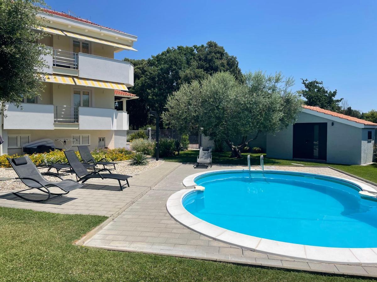 זאטון Apartments Sunny Estate מראה חיצוני תמונה