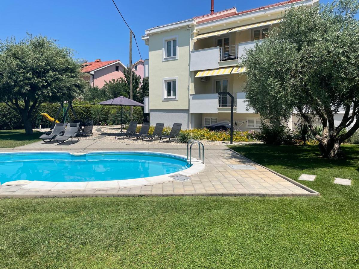 זאטון Apartments Sunny Estate מראה חיצוני תמונה