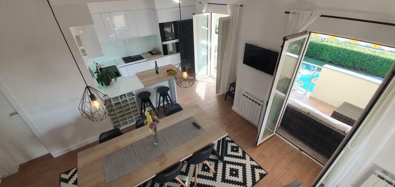 זאטון Apartments Sunny Estate מראה חיצוני תמונה