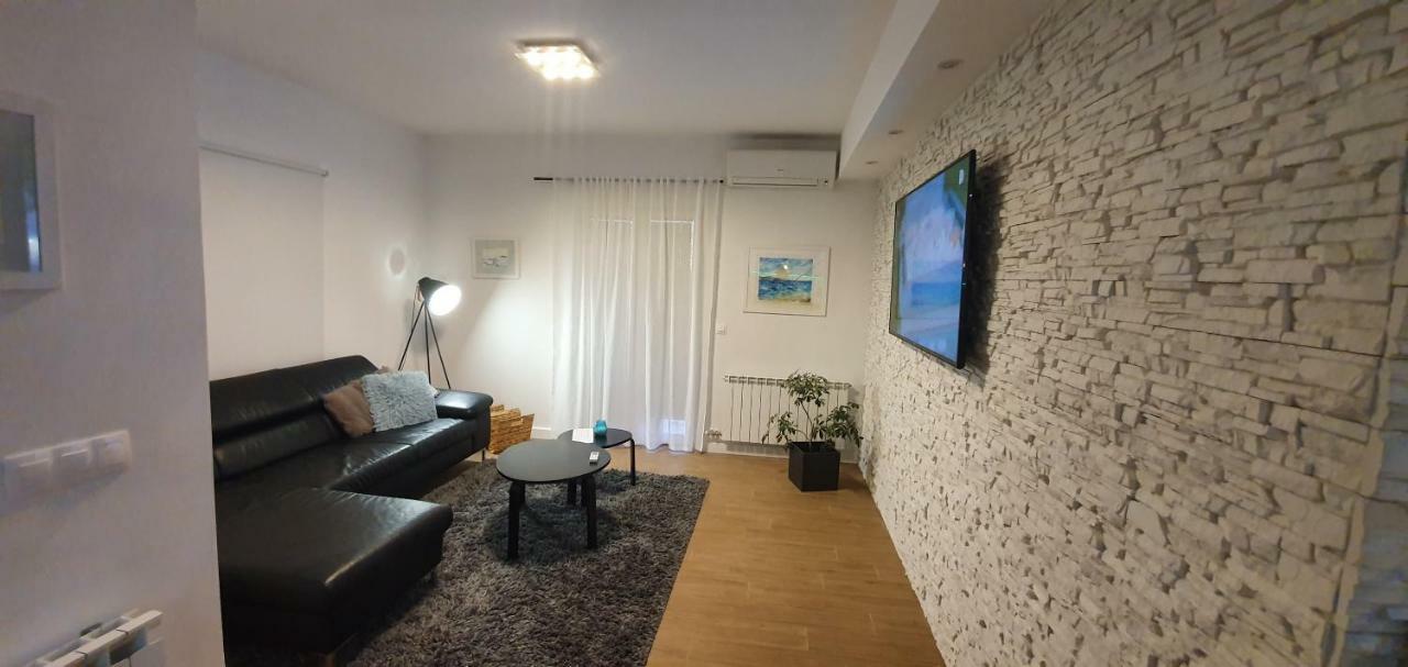 זאטון Apartments Sunny Estate מראה חיצוני תמונה