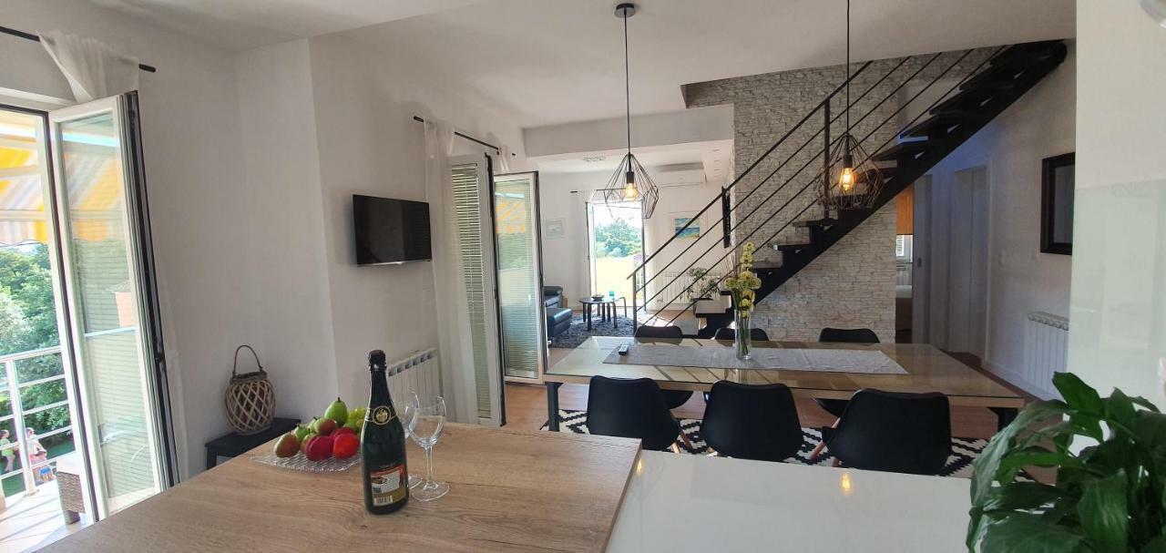 זאטון Apartments Sunny Estate מראה חיצוני תמונה